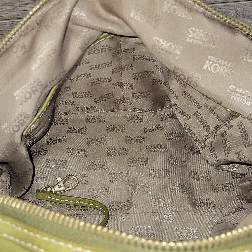 Michael Kors Olive Green Leather Handbag with Gold Hardware - Picture 11 of 15